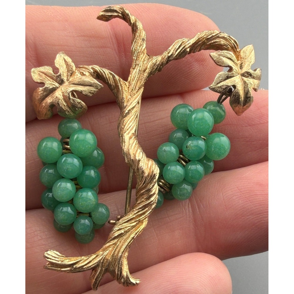 Vintage Grape Cluster Brooch Gold Tone Glass Green Beads Figural Vine 2"